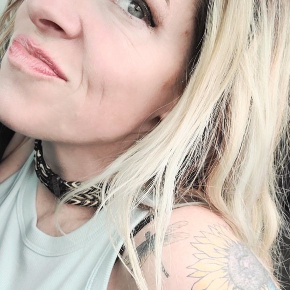 Meet your Posher, Rachael aka MAMABEAR!! #1BUYER - Picture 6 of 8